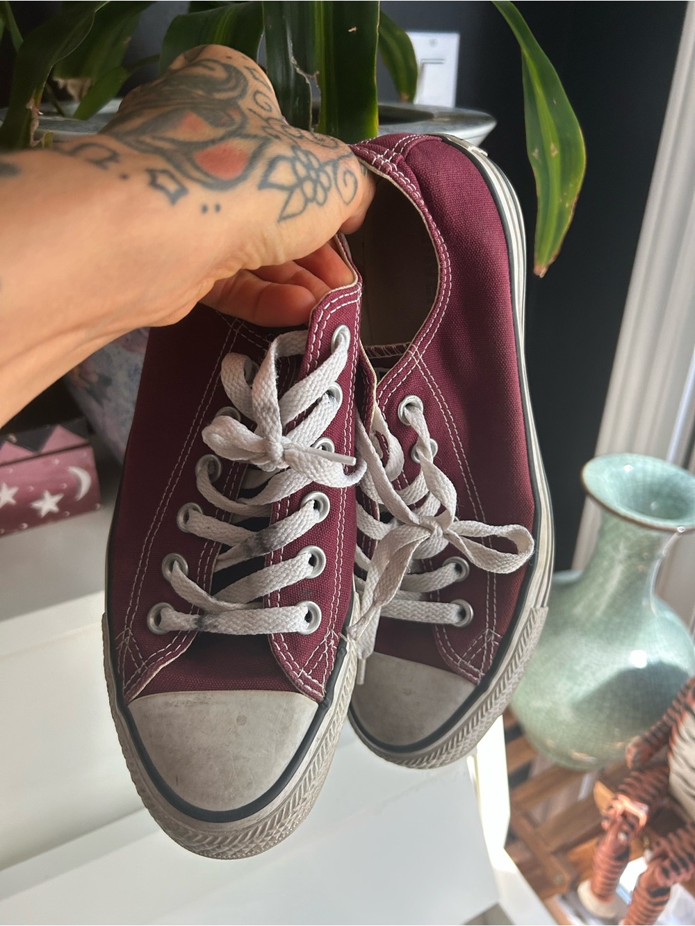 Converse Chuck Taylor All Star Burgundy Low Top Sneakers Women’s 7.5